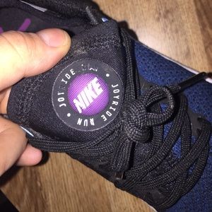 Woman’s Nike running shoes US size 7